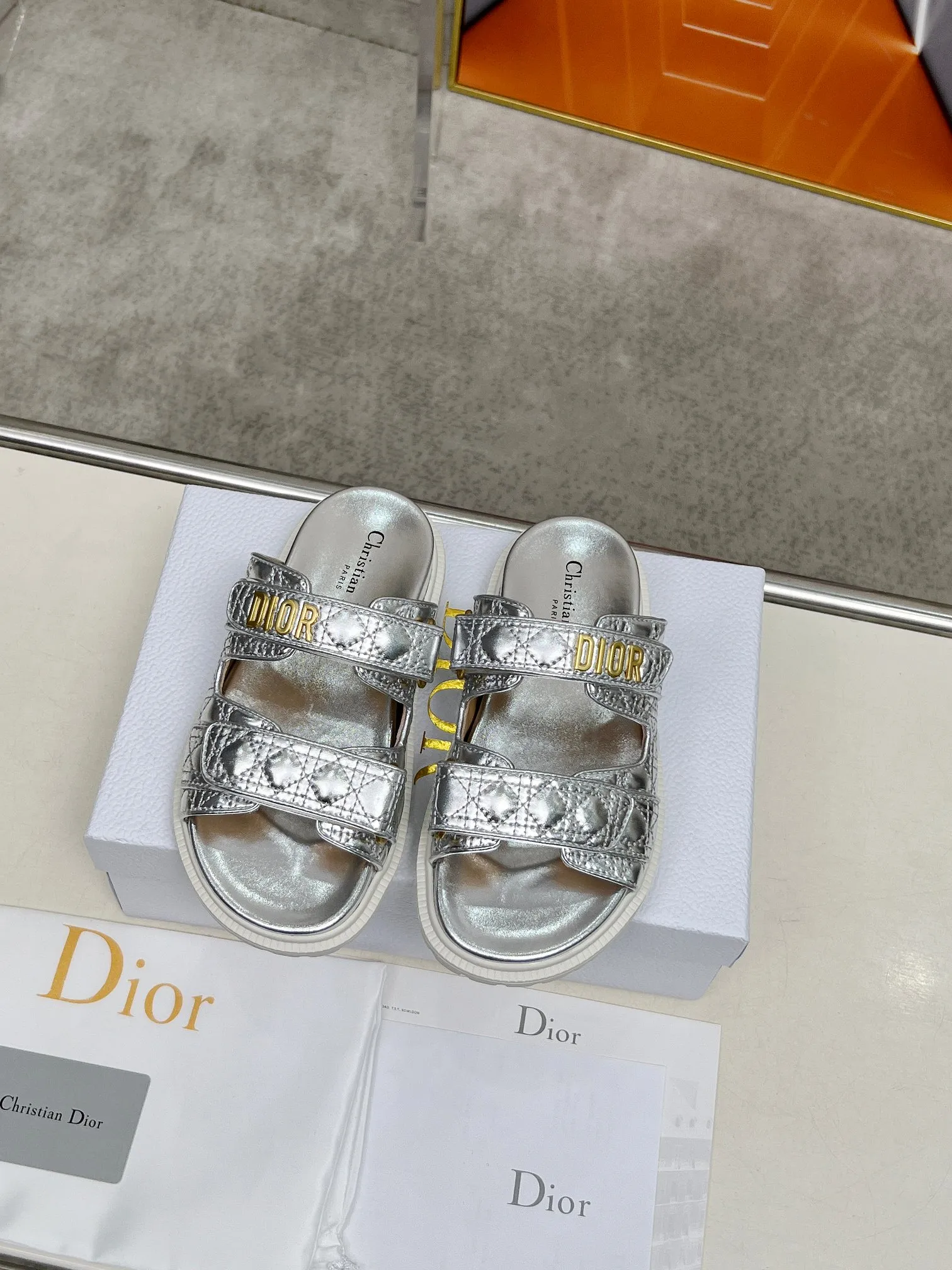 👟👟Ex-factory price 500👟👟Dior👏👏new classic style. 🔥Purchasing-level qualityThe most popular thick-soled sandals in foreign counters. Upper➕Inside: original customized material, original mold opening of sole 1.1 (lightweight, code number 35-40 (41/42 can be customized)